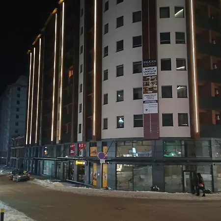 Square 1 Apartment *